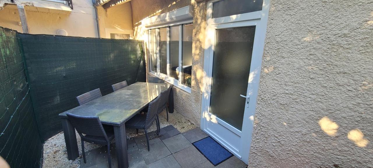 Avec Terrasse Apartment *